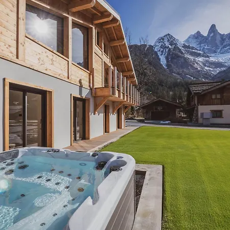 Avec Jacuzzi Et Animaux Admis, Vue Mont-blanc - Fr-1-343-259 Шале